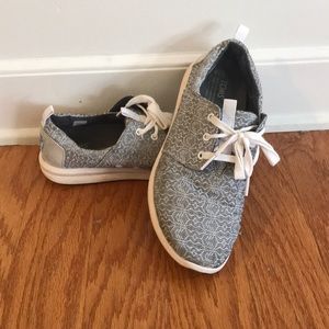 Toms tennis shoes